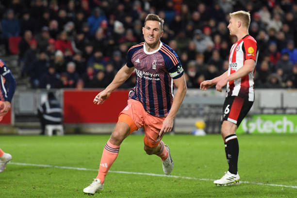 巴萨少一人 巴萨少一人